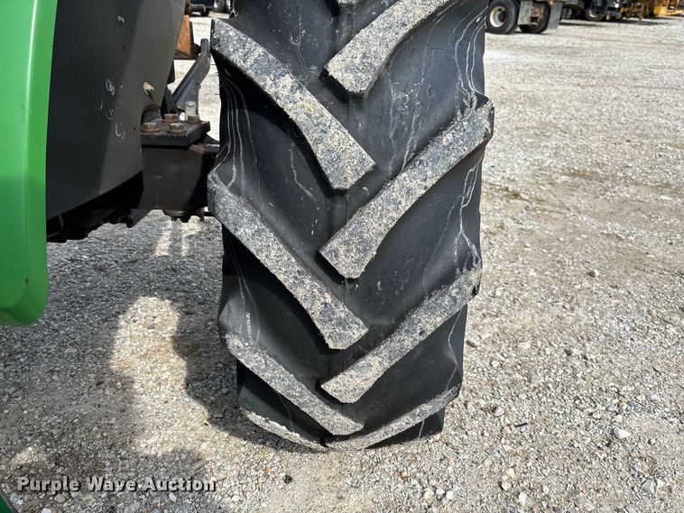 image for item DZ4541 2003 John Deere 5320 tractor