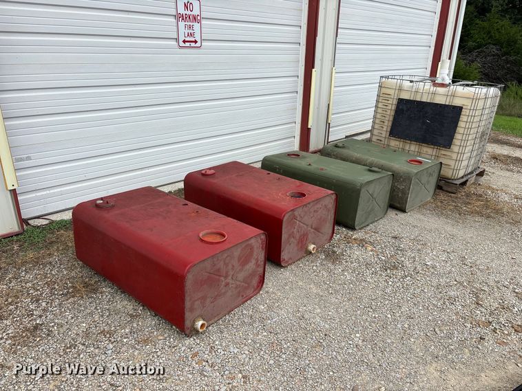 image for item EO4443 (5) tanks