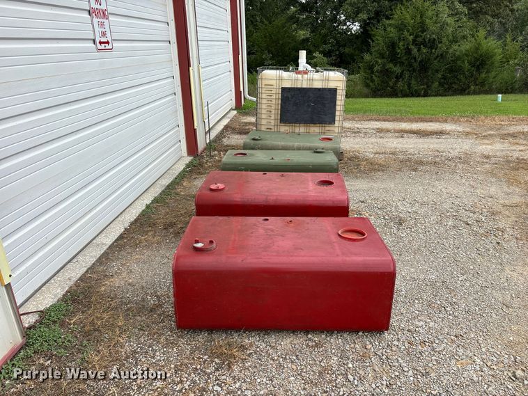 image for item EO4443 (5) tanks