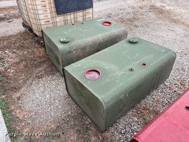 image for item EO4443 (5) tanks
