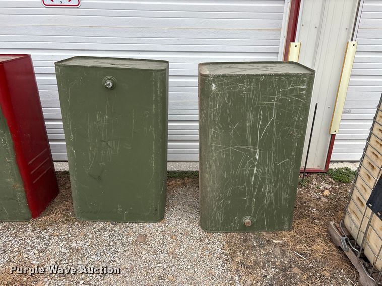image for item EO4443 (5) tanks