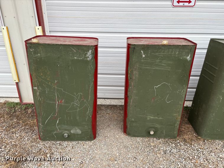 image for item EO4443 (5) tanks