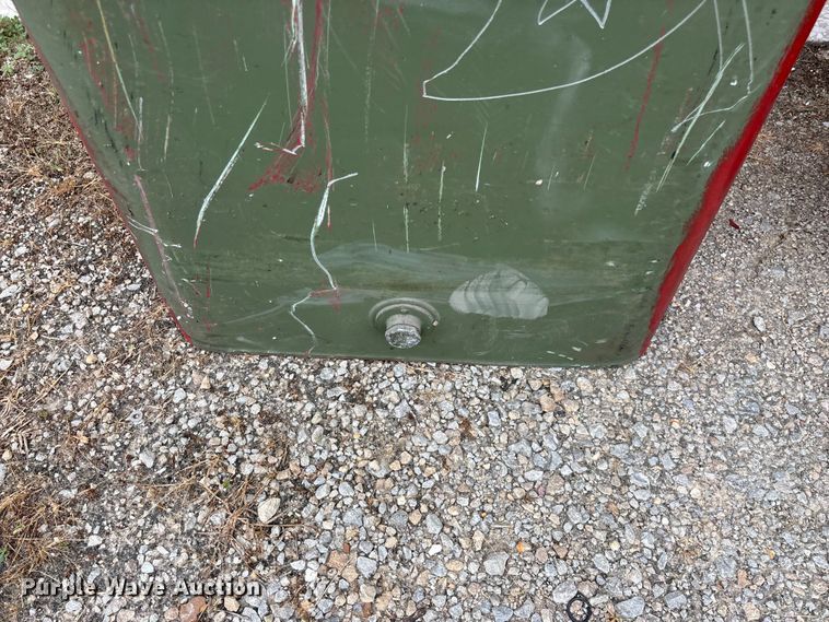 image for item EO4443 (5) tanks