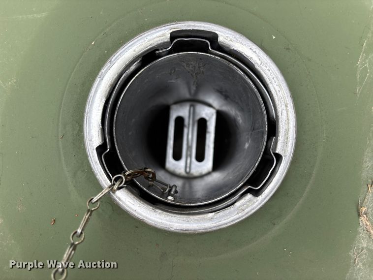 image for item EO4443 (5) tanks
