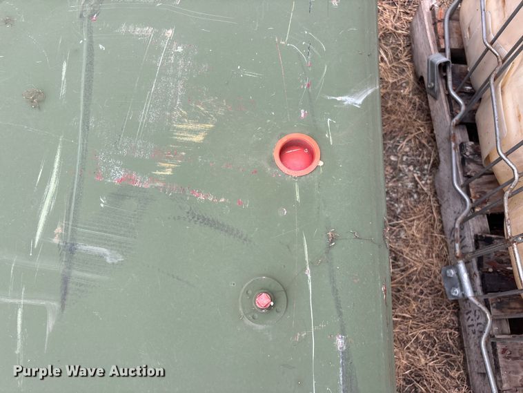 image for item EO4443 (5) tanks