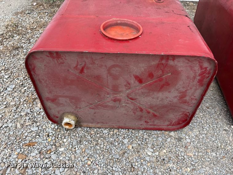 image for item EO4443 (5) tanks