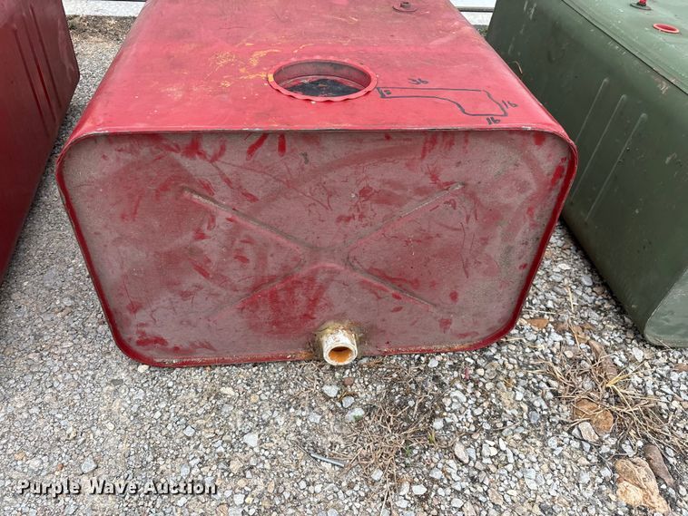 image for item EO4443 (5) tanks