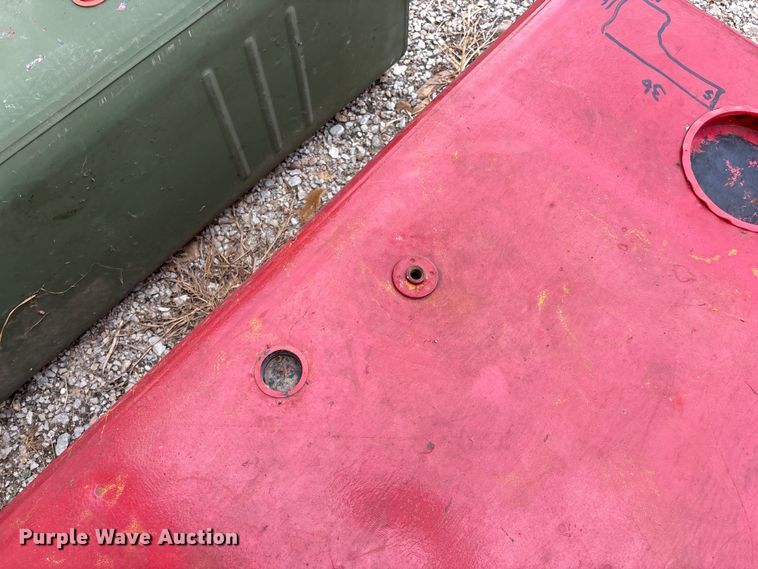 image for item EO4443 (5) tanks