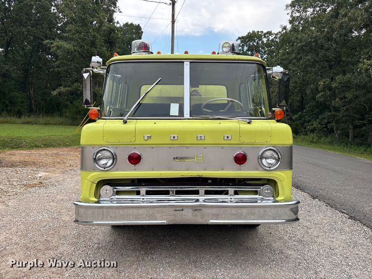 image for item EO4445 1972 Ford 900 pumper fire truck