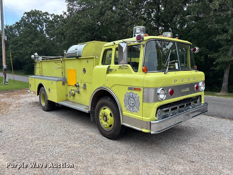 image for item EO4445 1972 Ford 900 pumper fire truck
