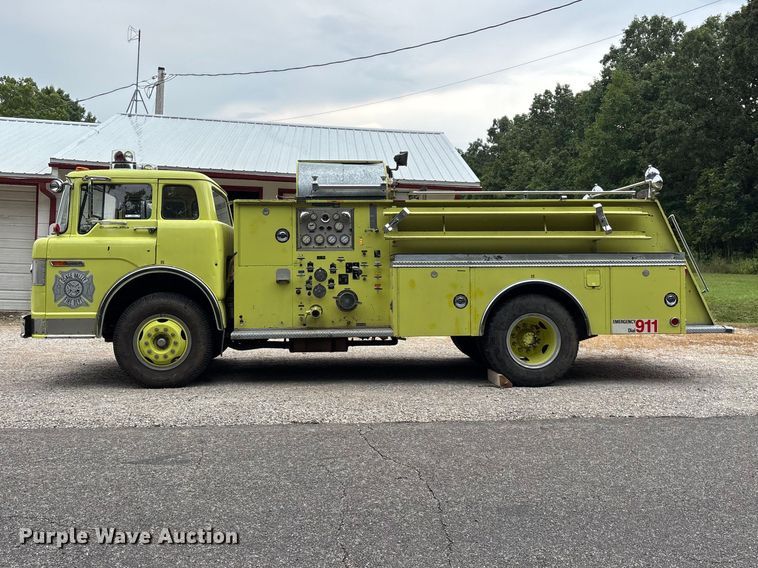 image for item EO4445 1972 Ford 900 pumper fire truck