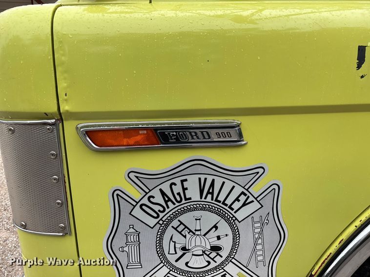 image for item EO4445 1972 Ford 900 pumper fire truck