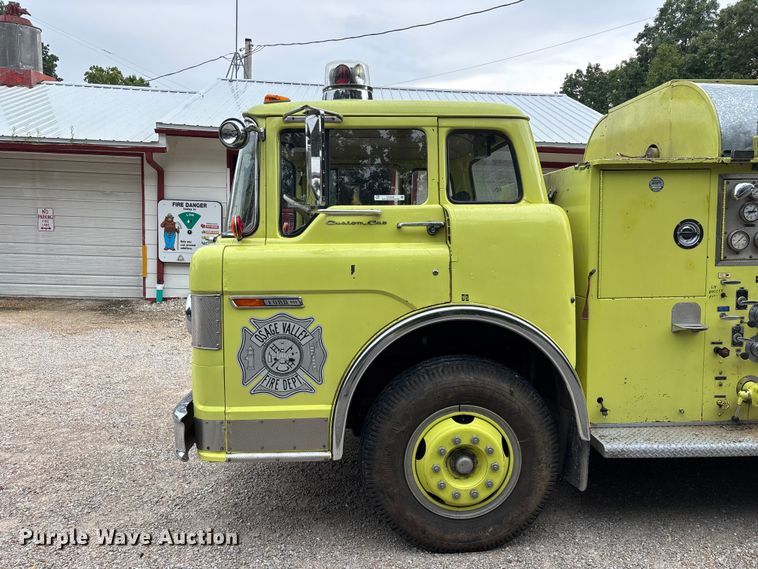 image for item EO4445 1972 Ford 900 pumper fire truck