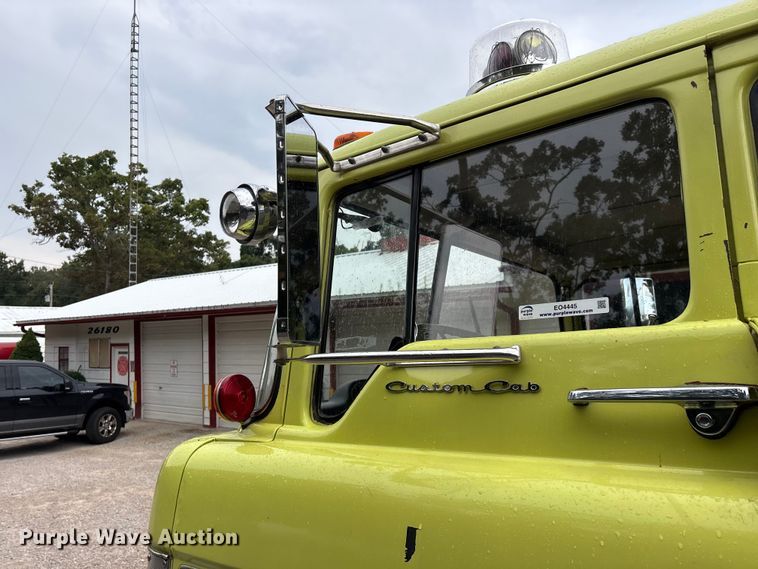 image for item EO4445 1972 Ford 900 pumper fire truck