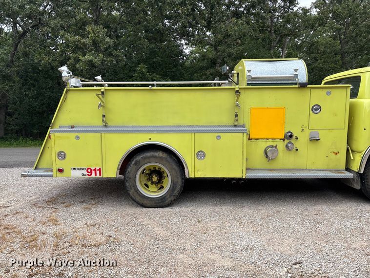image for item EO4445 1972 Ford 900 pumper fire truck