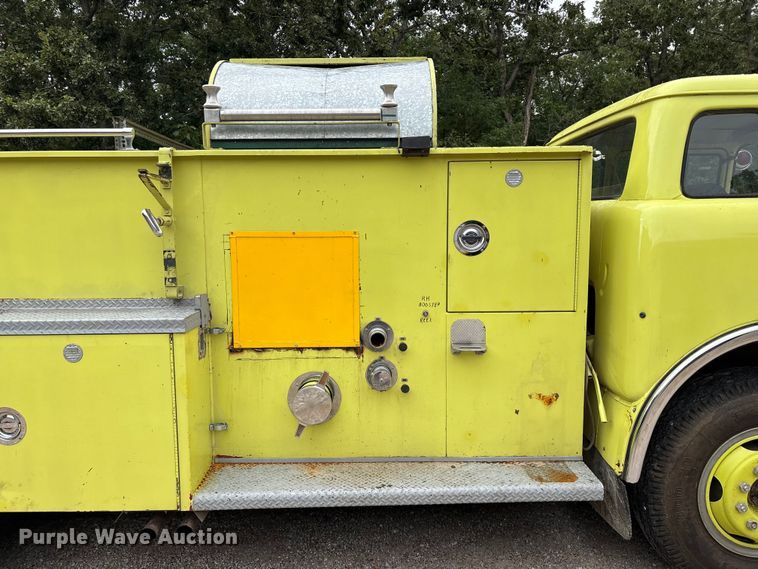 image for item EO4445 1972 Ford 900 pumper fire truck