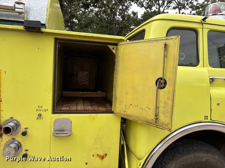 image for item EO4445 1972 Ford 900 pumper fire truck