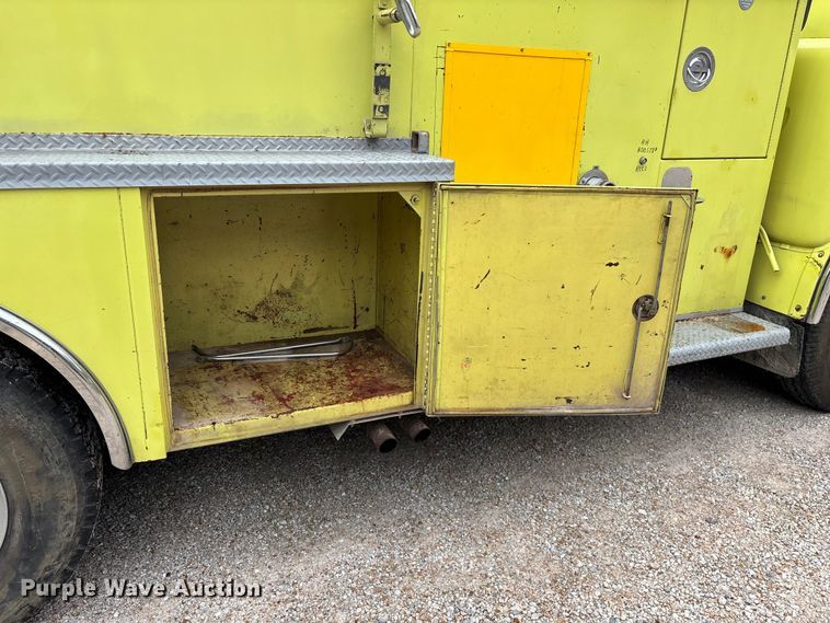 image for item EO4445 1972 Ford 900 pumper fire truck