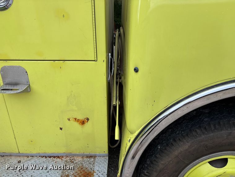 image for item EO4445 1972 Ford 900 pumper fire truck