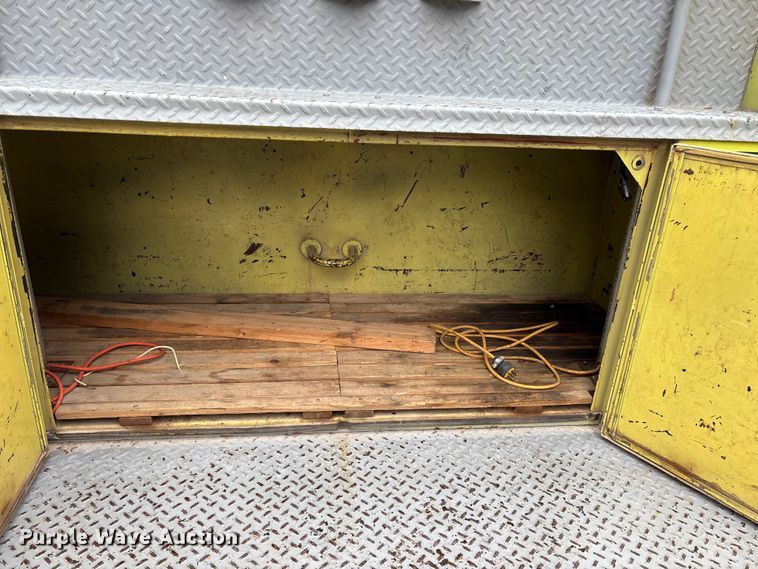 image for item EO4445 1972 Ford 900 pumper fire truck