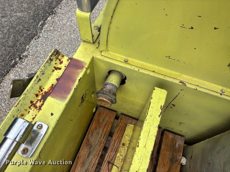 image for item EO4445 1972 Ford 900 pumper fire truck