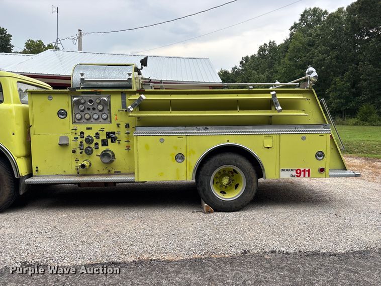 image for item EO4445 1972 Ford 900 pumper fire truck