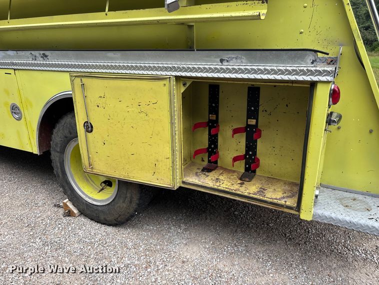 image for item EO4445 1972 Ford 900 pumper fire truck