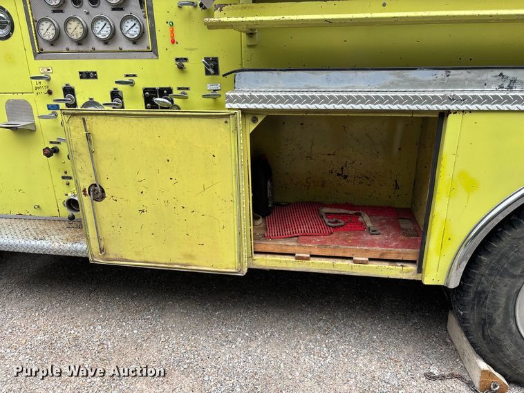 image for item EO4445 1972 Ford 900 pumper fire truck