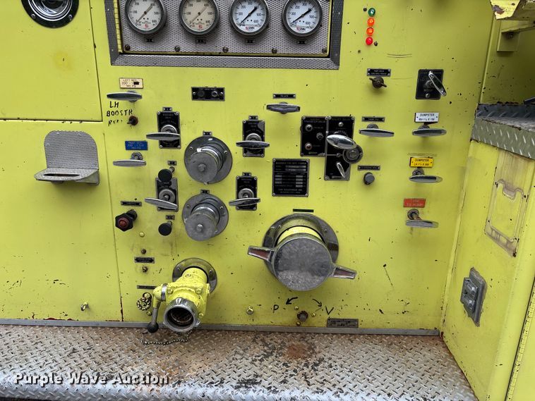 image for item EO4445 1972 Ford 900 pumper fire truck
