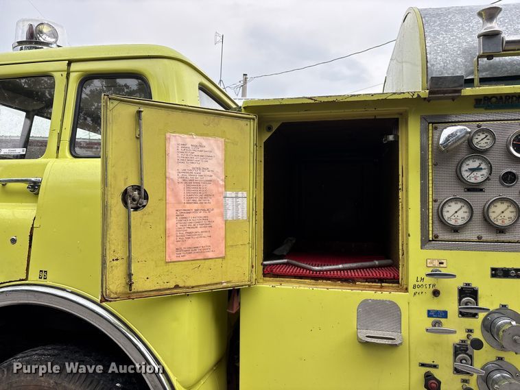 image for item EO4445 1972 Ford 900 pumper fire truck