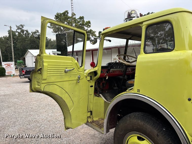 image for item EO4445 1972 Ford 900 pumper fire truck