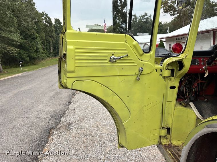 image for item EO4445 1972 Ford 900 pumper fire truck