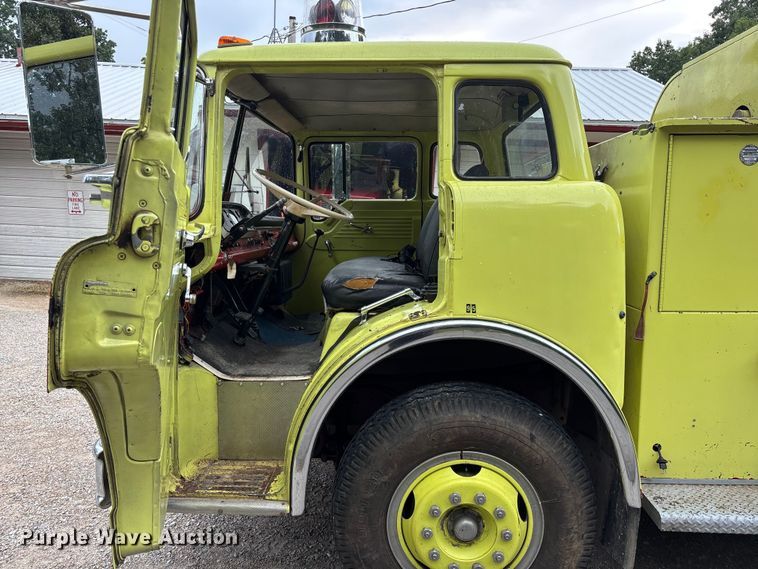 image for item EO4445 1972 Ford 900 pumper fire truck