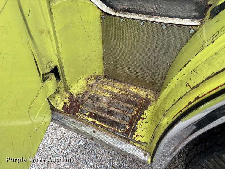 image for item EO4445 1972 Ford 900 pumper fire truck