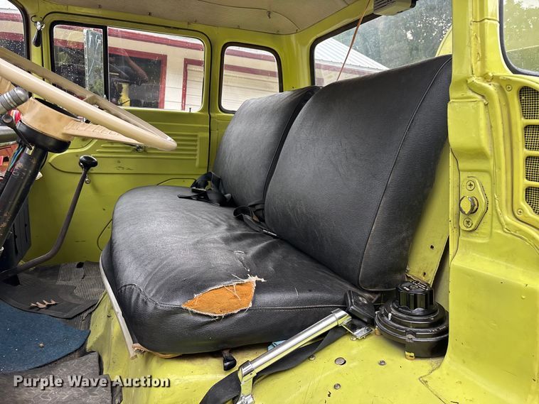 image for item EO4445 1972 Ford 900 pumper fire truck