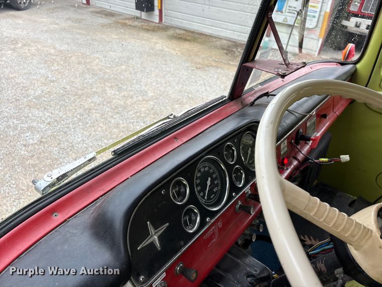 image for item EO4445 1972 Ford 900 pumper fire truck