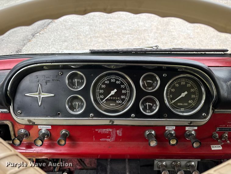 image for item EO4445 1972 Ford 900 pumper fire truck