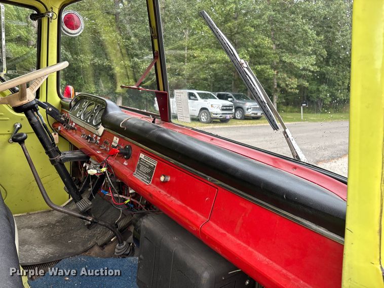 image for item EO4445 1972 Ford 900 pumper fire truck