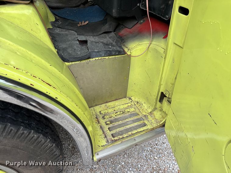 image for item EO4445 1972 Ford 900 pumper fire truck