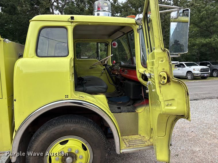 image for item EO4445 1972 Ford 900 pumper fire truck