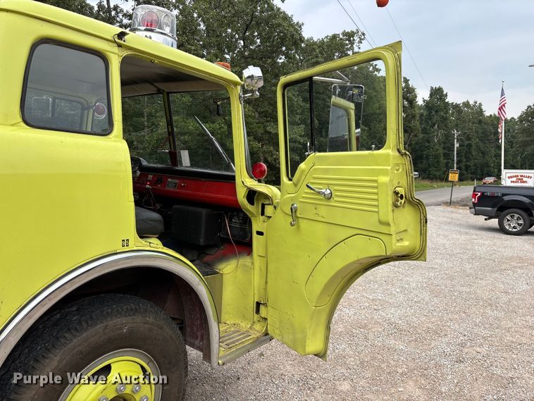image for item EO4445 1972 Ford 900 pumper fire truck