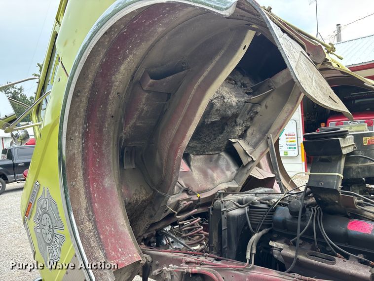 image for item EO4445 1972 Ford 900 pumper fire truck