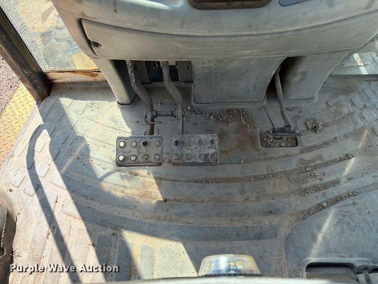 image for item ER1944 2005 Komatsu WB140 backhoe