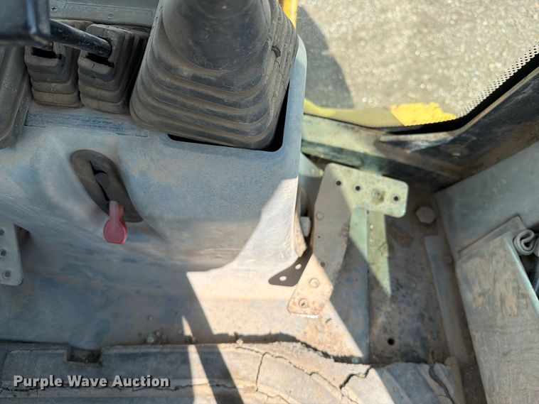 image for item ER1944 2005 Komatsu WB140 backhoe