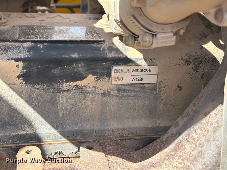 image for item ER1944 2005 Komatsu WB140 backhoe