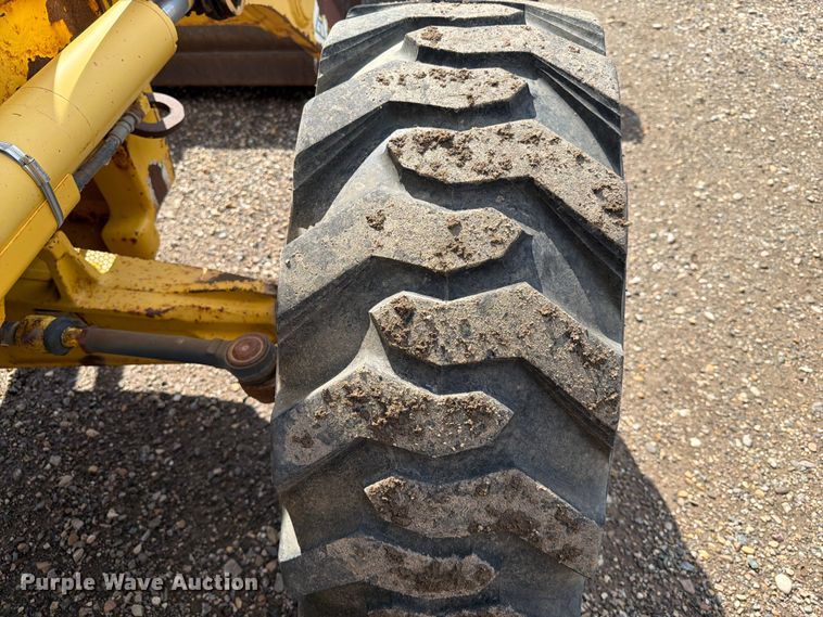 image for item ER1944 2005 Komatsu WB140 backhoe