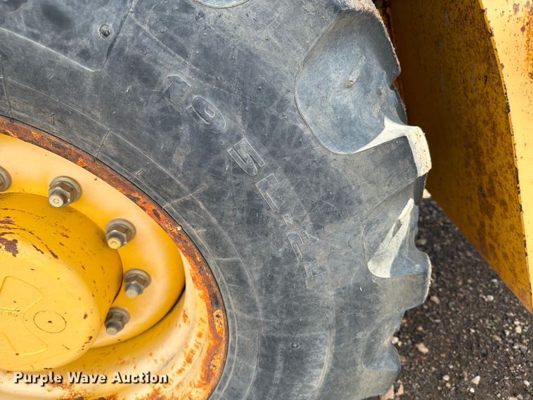 image for item ER1944 2005 Komatsu WB140 backhoe