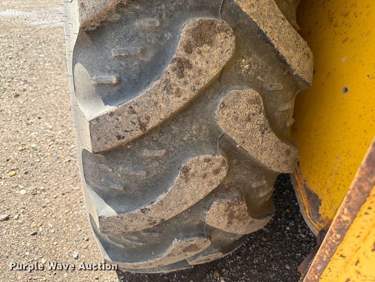 image for item ER1944 2005 Komatsu WB140 backhoe