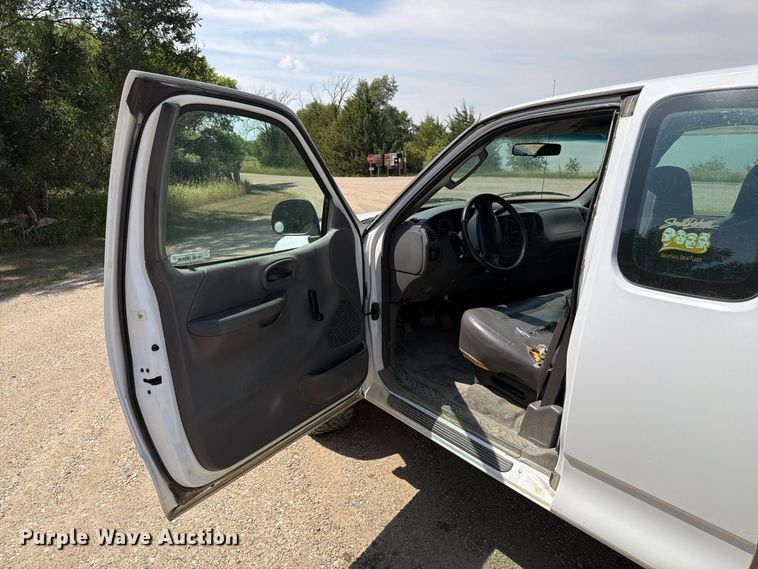 image for item ER1986 2002 Ford F150 Ext. Cab pickup truck