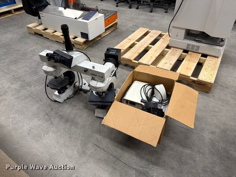 Leica DM LP microscope